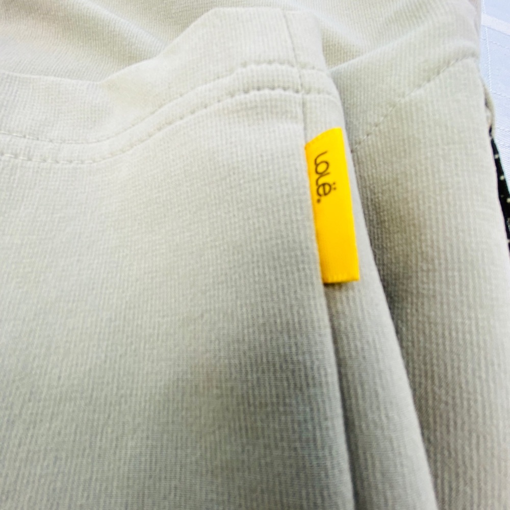 Lolë Explore Hiking Capri Pants Moisture Wicking Antibacterial Beige Size 6 NWT - Picture 9 of 10